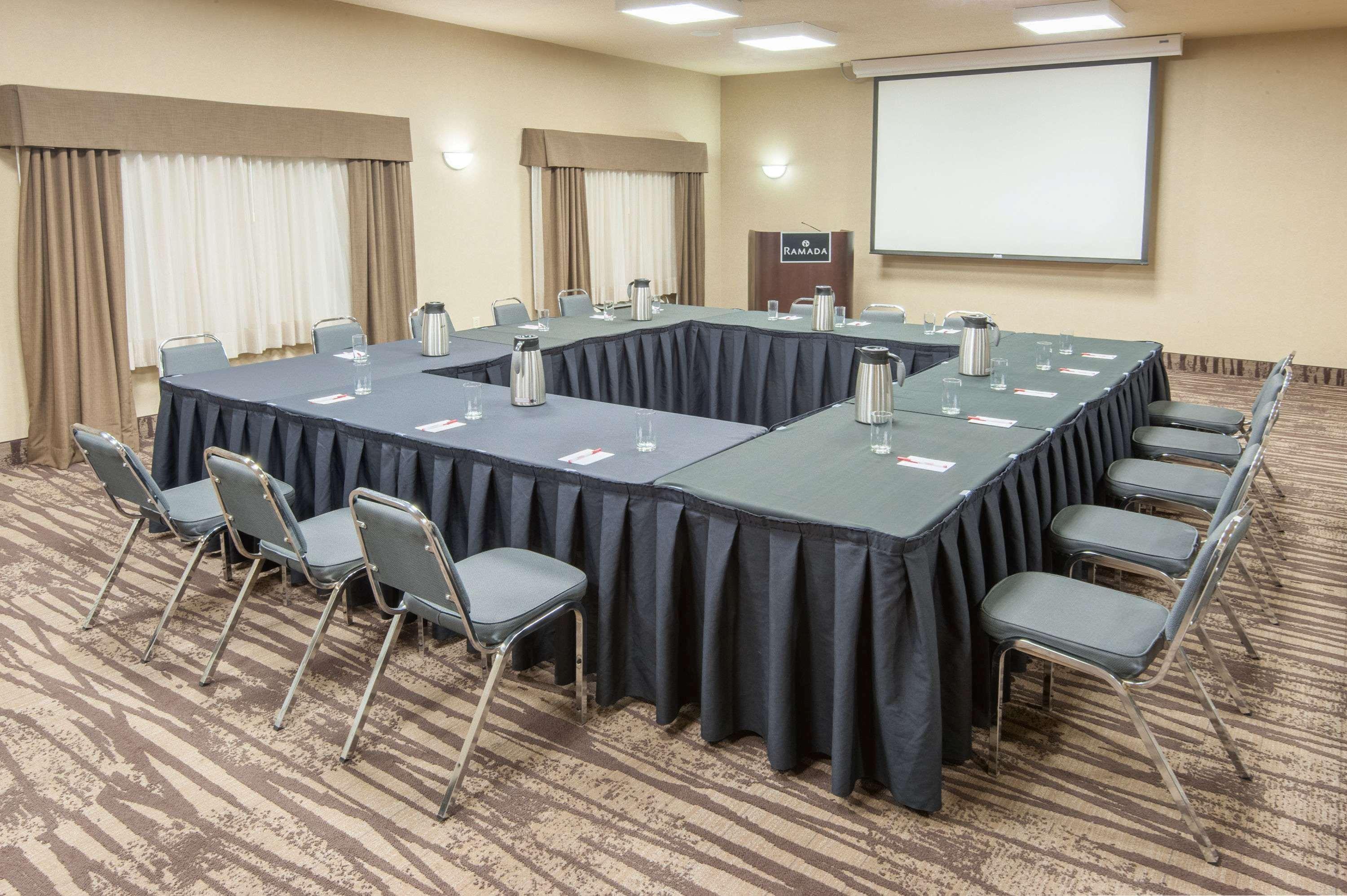 Ramada By Wyndham Drumheller Hotel & Suites Zewnętrze zdjęcie